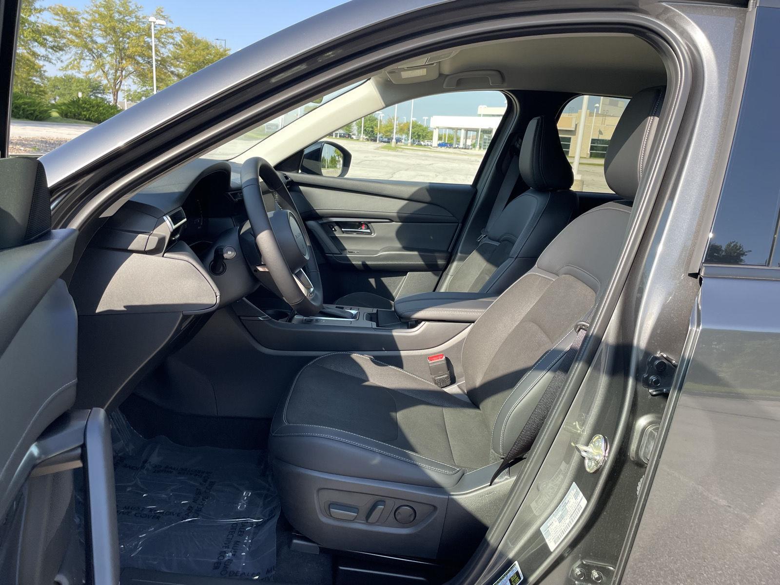 Vehicle photo 16