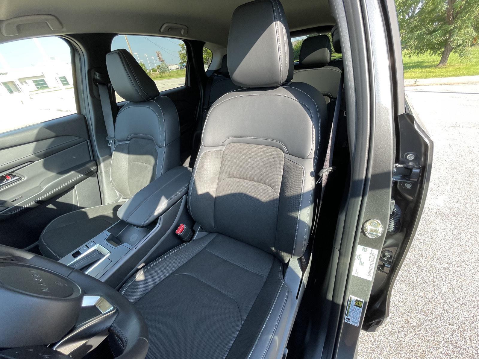 Vehicle photo 17