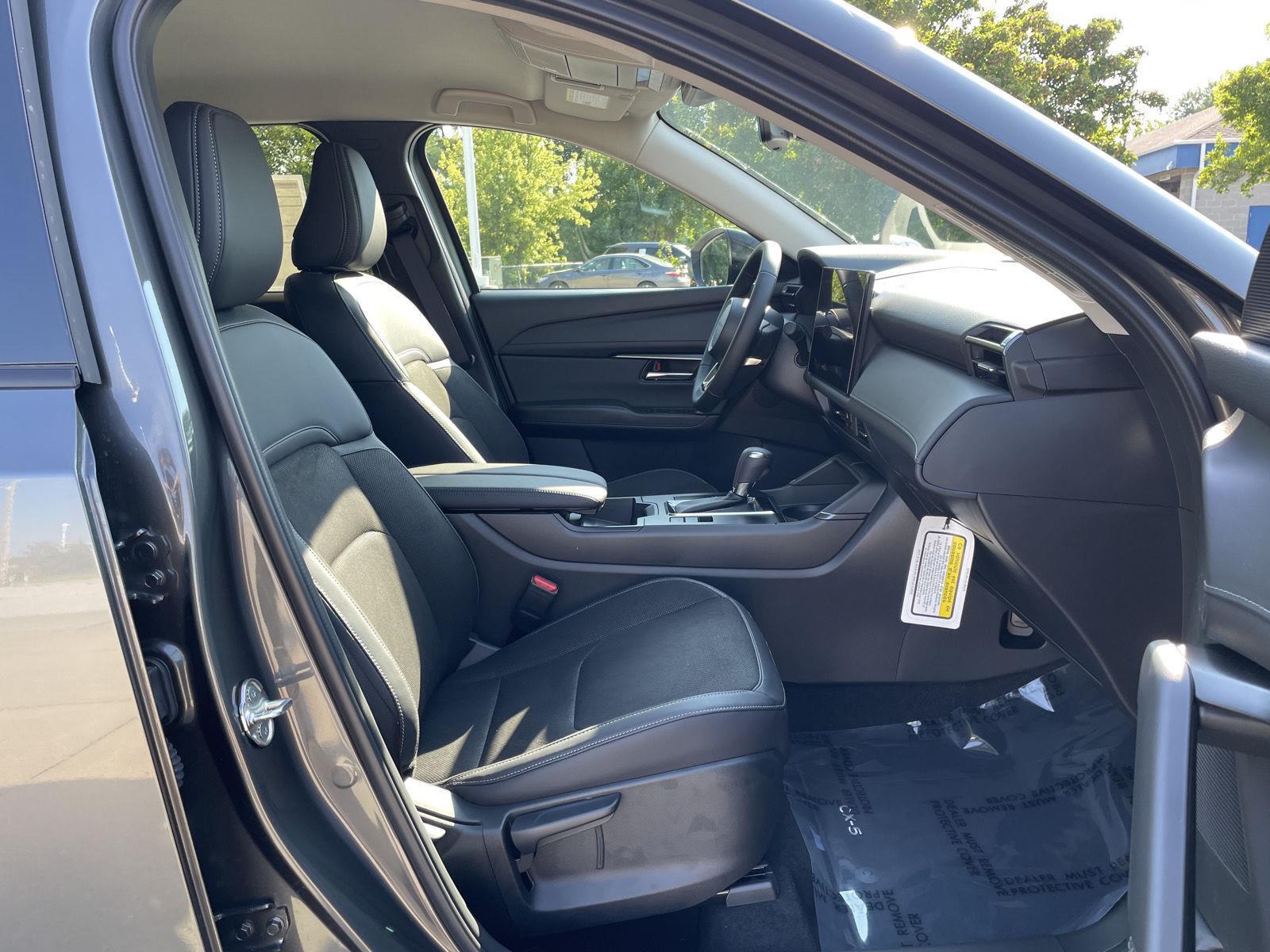 Vehicle photo 18