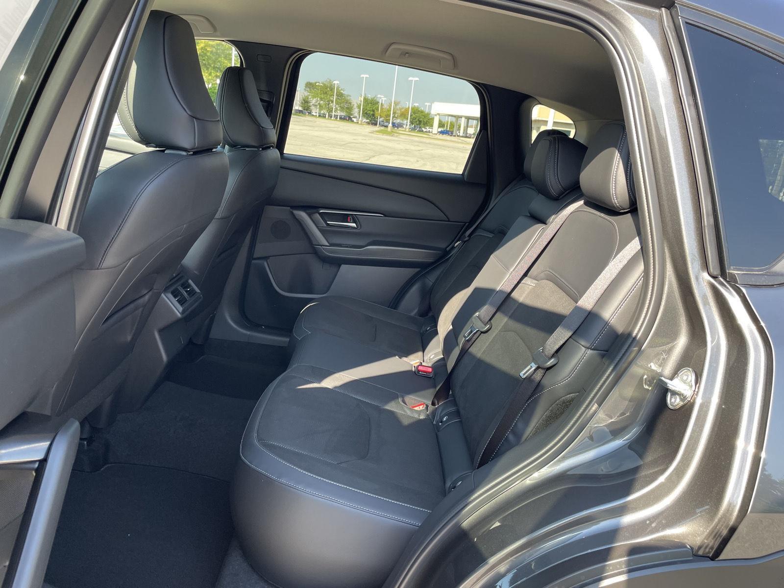 Vehicle photo 19