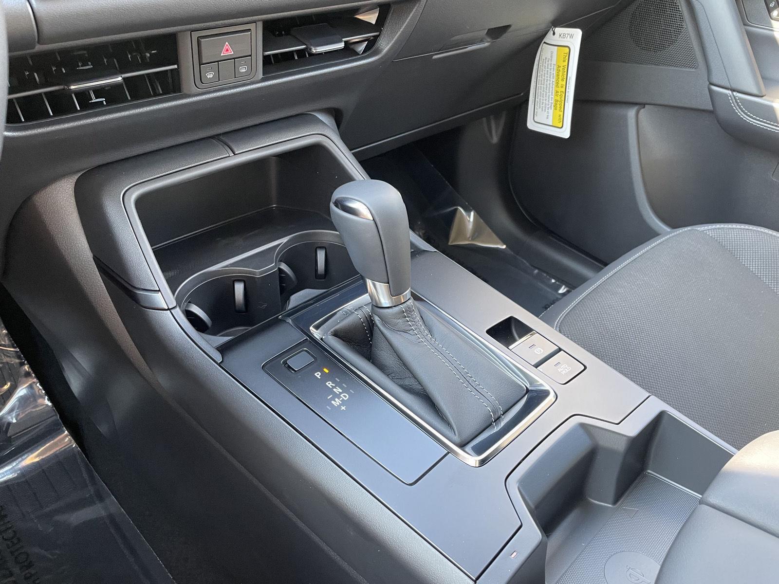Vehicle photo 26
