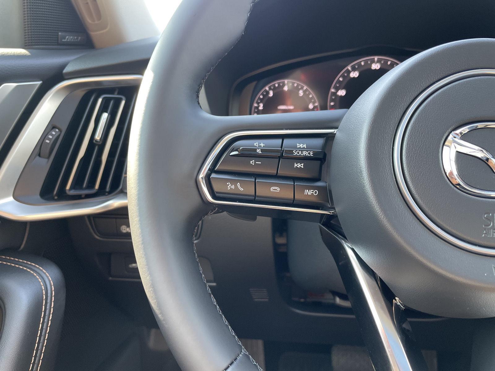 Vehicle photo 12