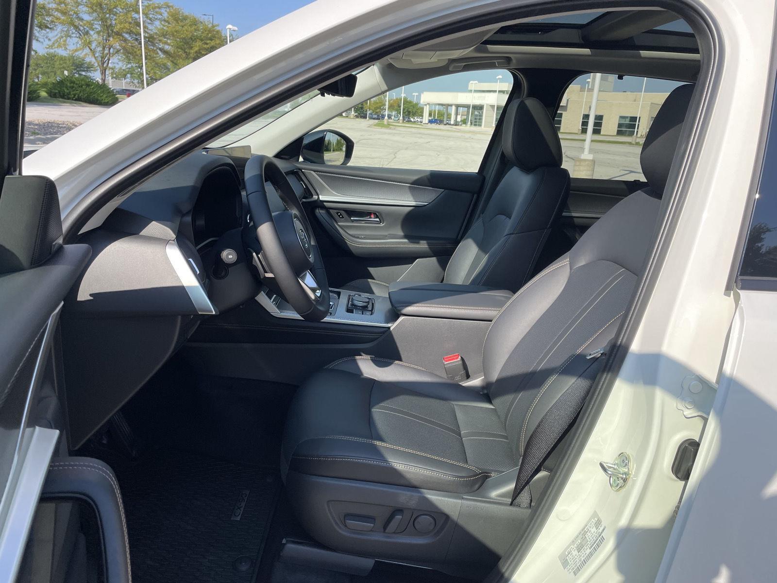 Vehicle photo 16