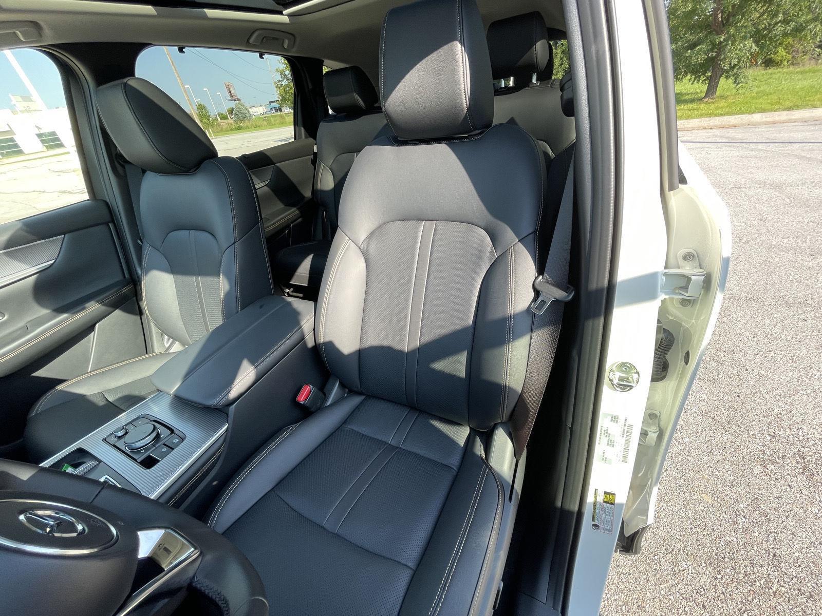 Vehicle photo 17