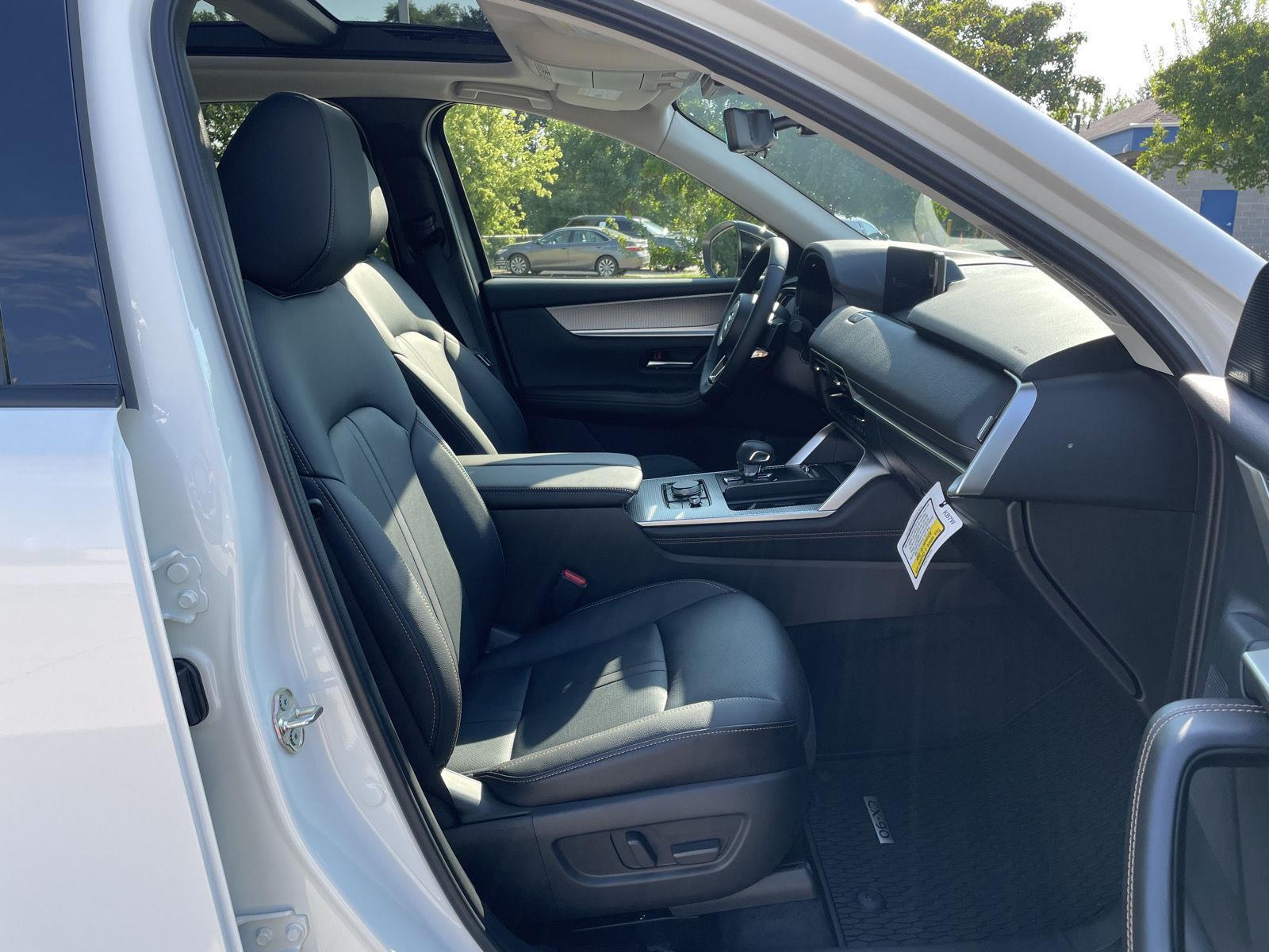 Vehicle photo 18