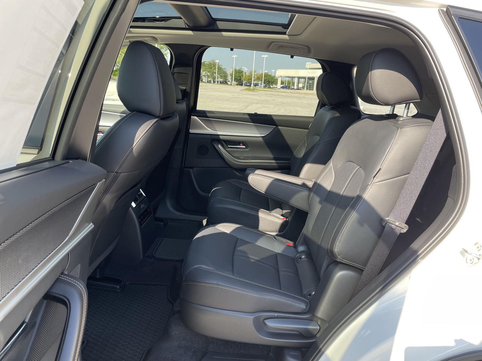 Vehicle photo 19