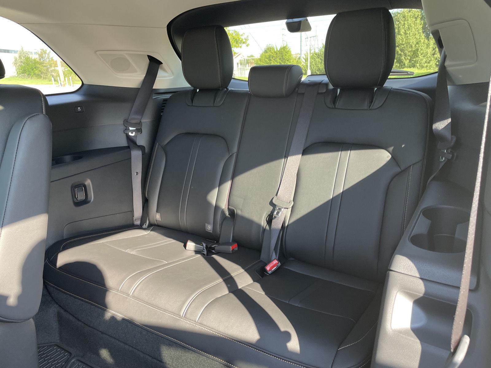 Vehicle photo 21