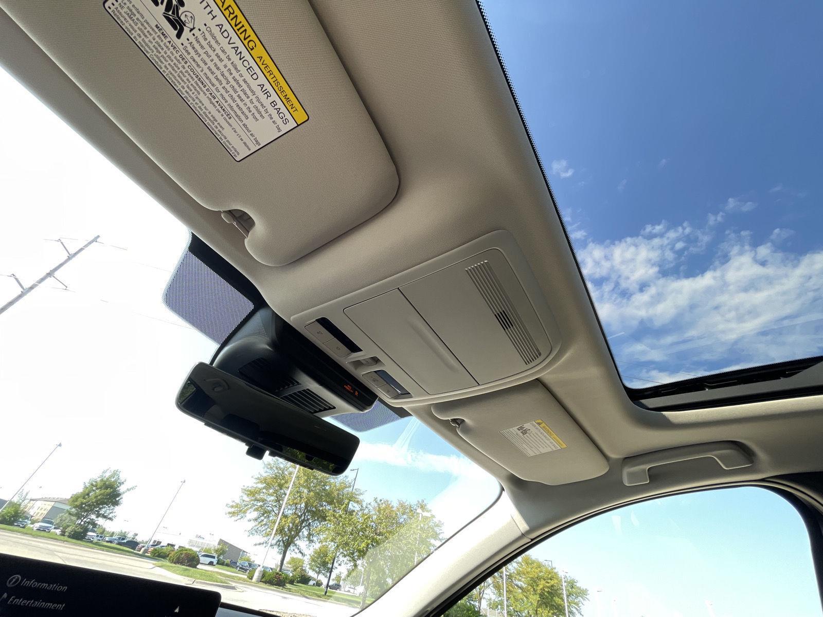 Vehicle photo 22