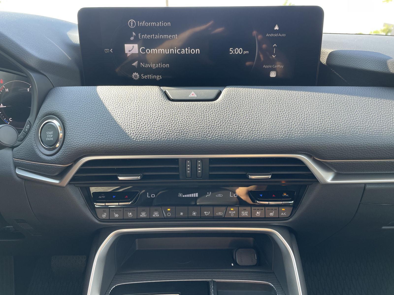 Vehicle photo 24
