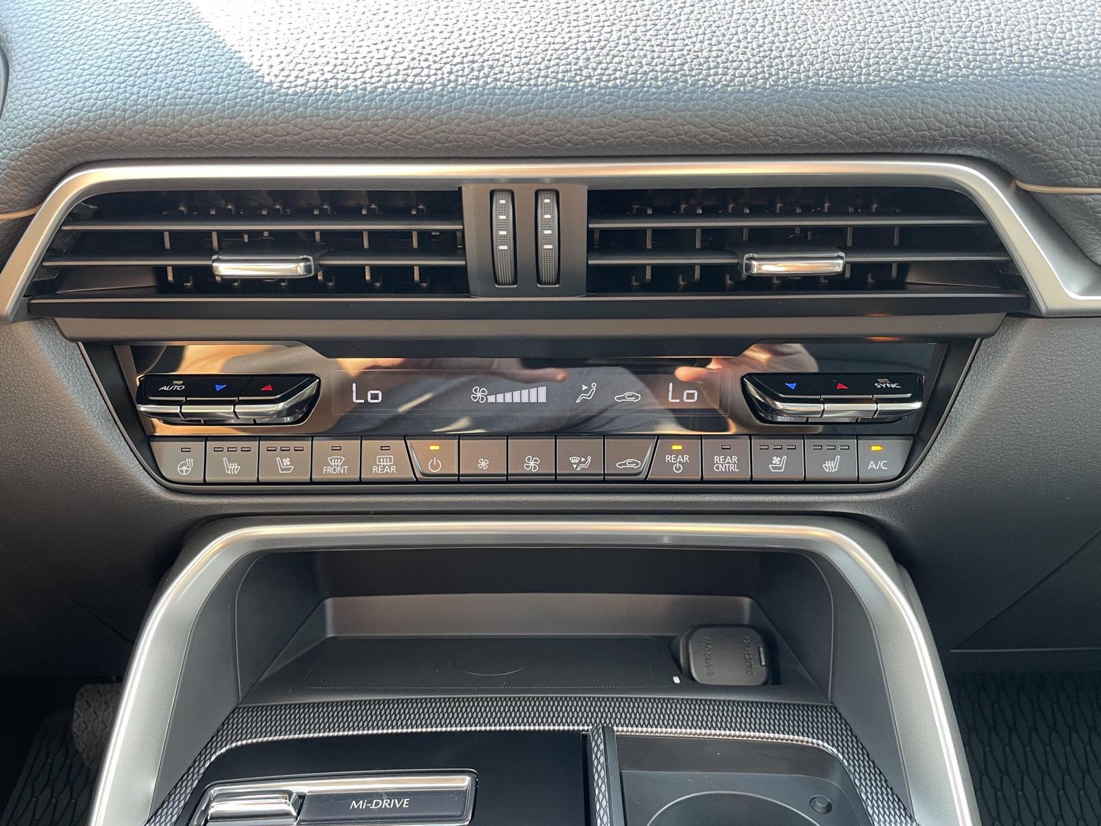 Vehicle photo 28