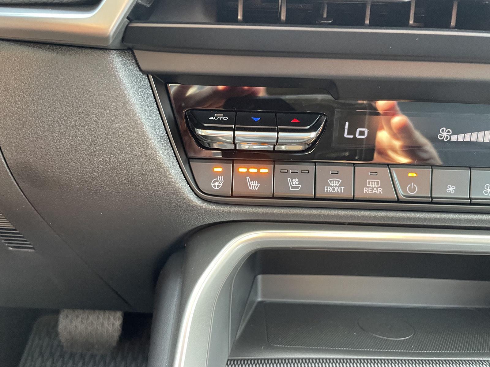 Vehicle photo 29