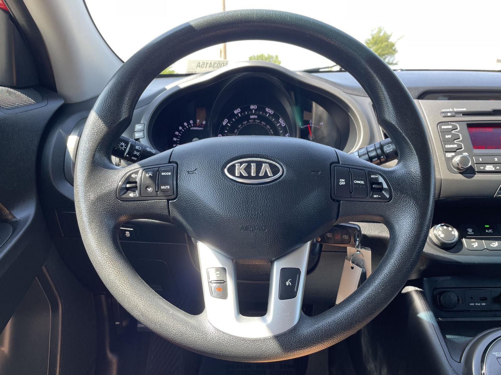 Vehicle photo 12