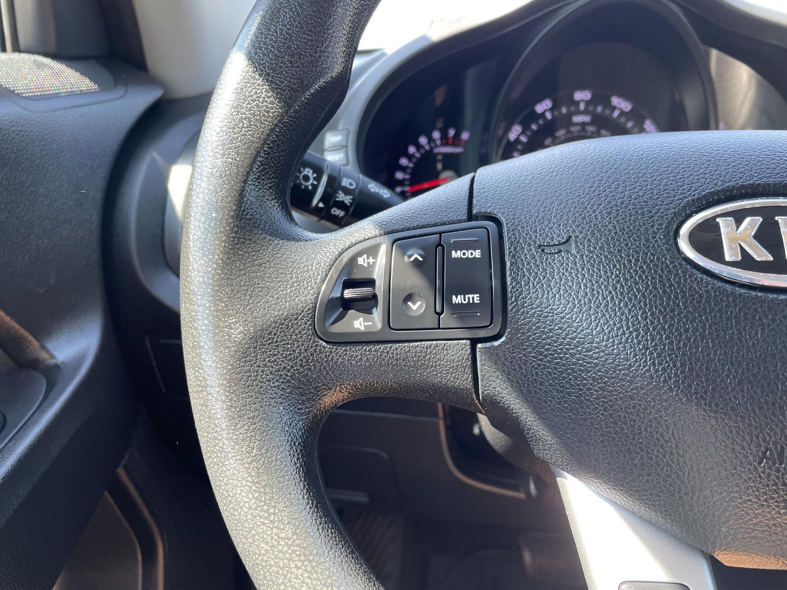 Vehicle photo 13