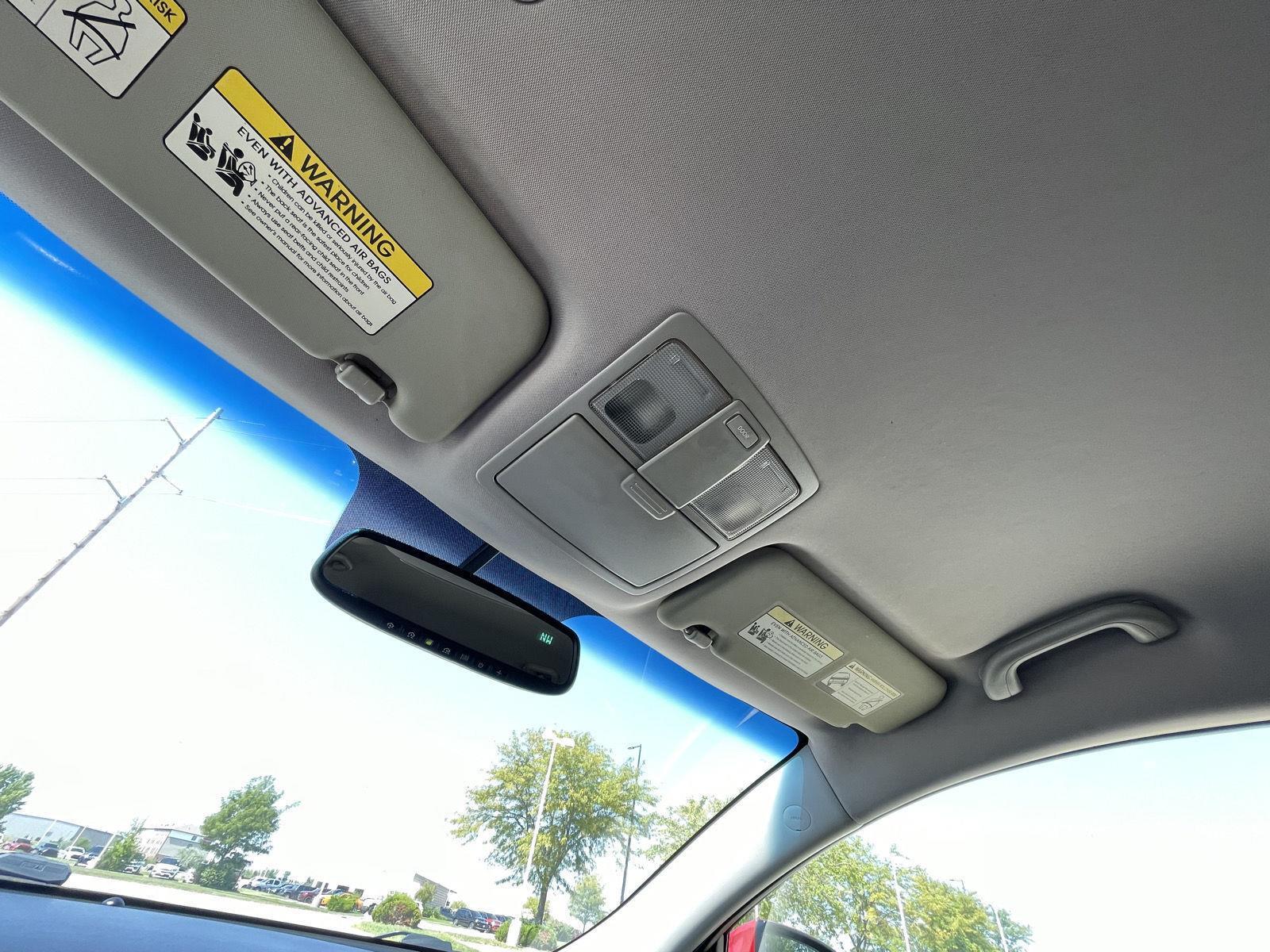 Vehicle photo 21