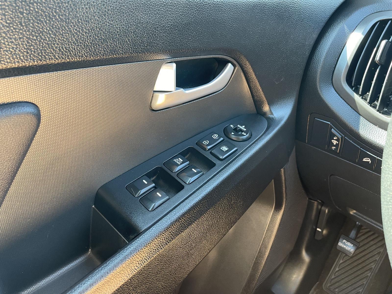 Vehicle photo 26