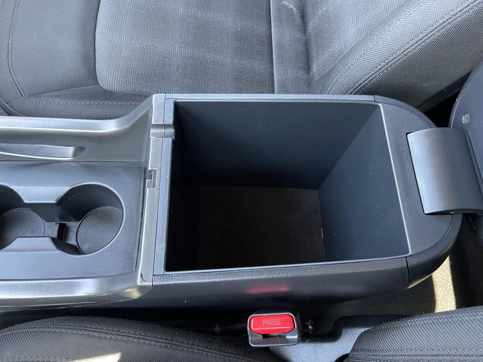 Vehicle photo 28