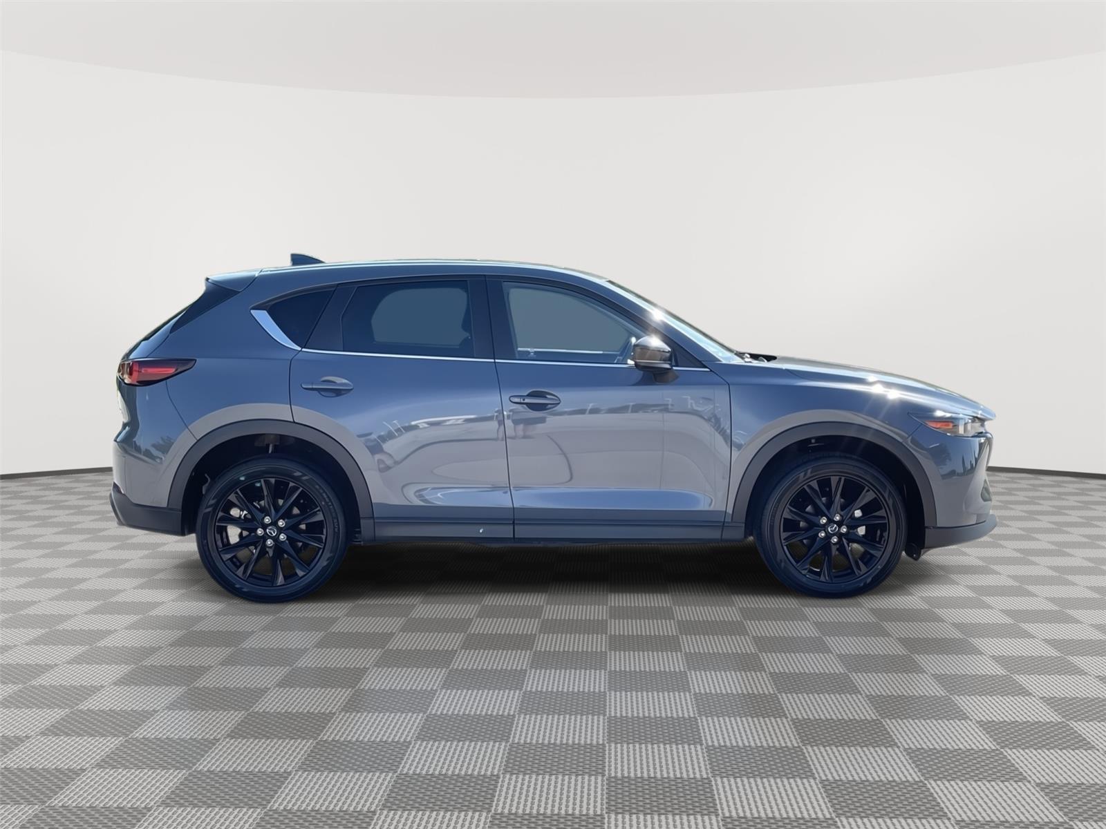 Vehicle photo 6