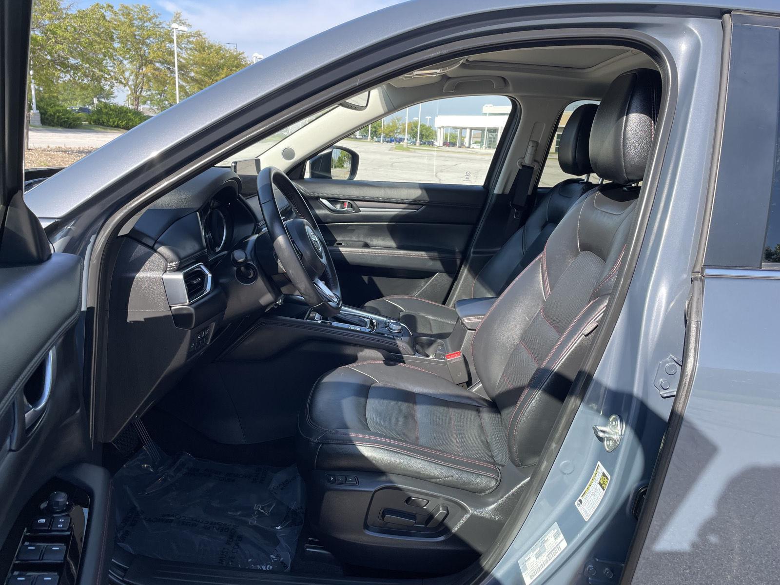 Vehicle photo 17