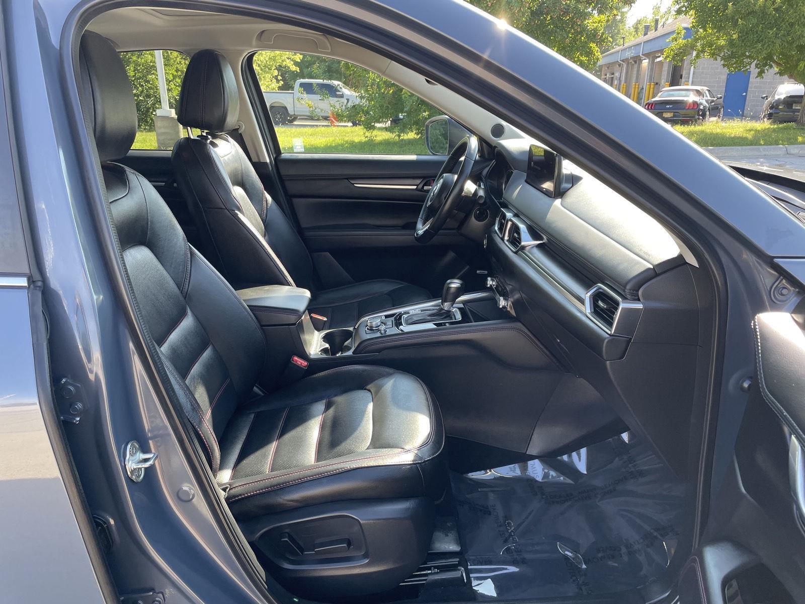Vehicle photo 19