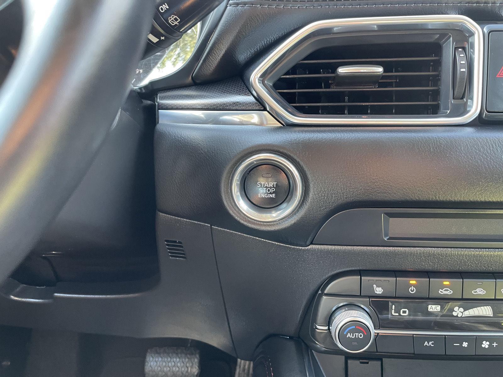 Vehicle photo 24