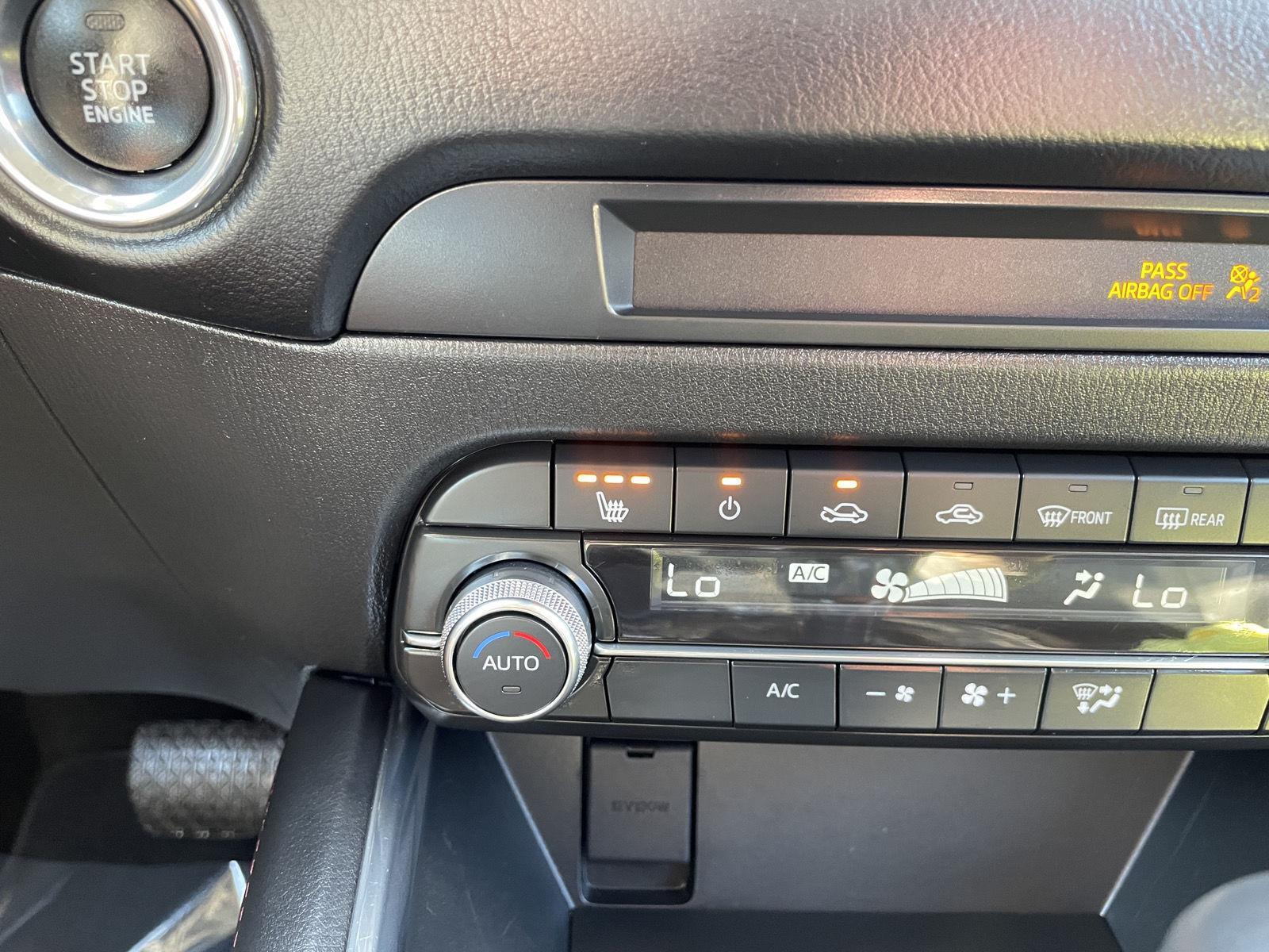 Vehicle photo 26