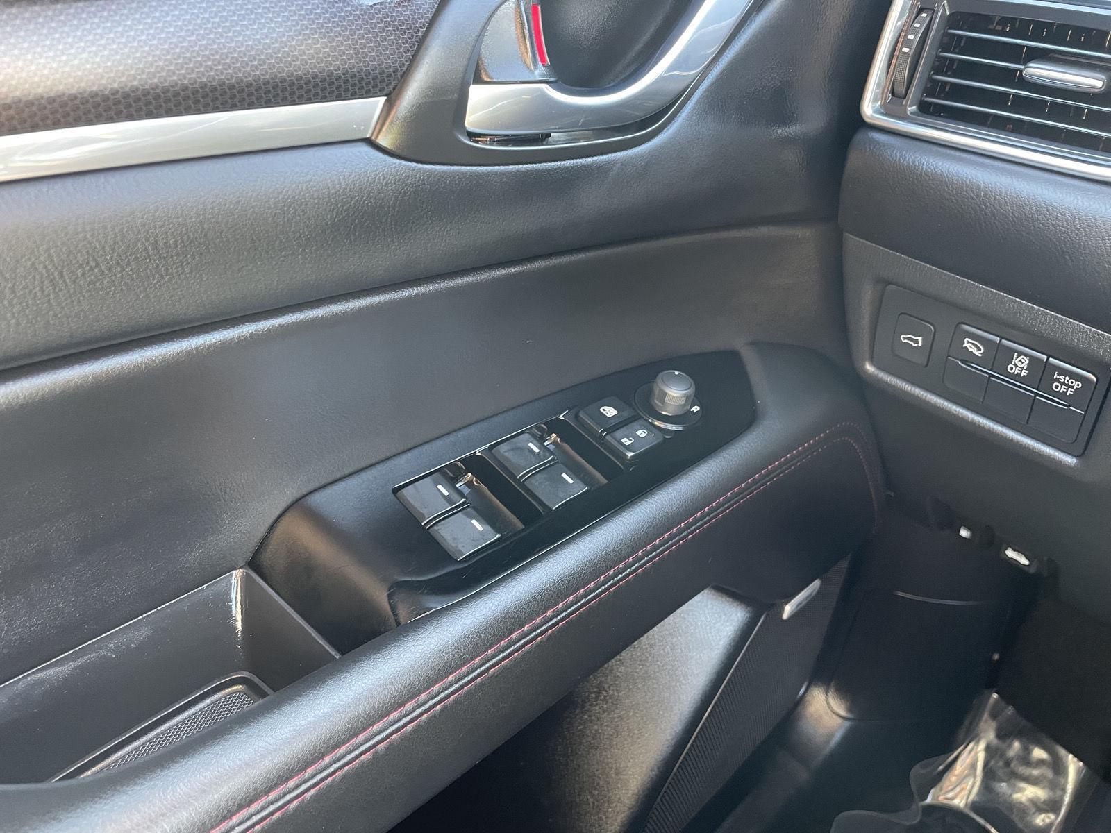 Vehicle photo 28
