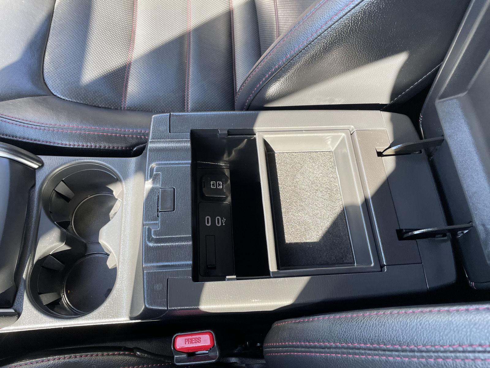 Vehicle photo 30