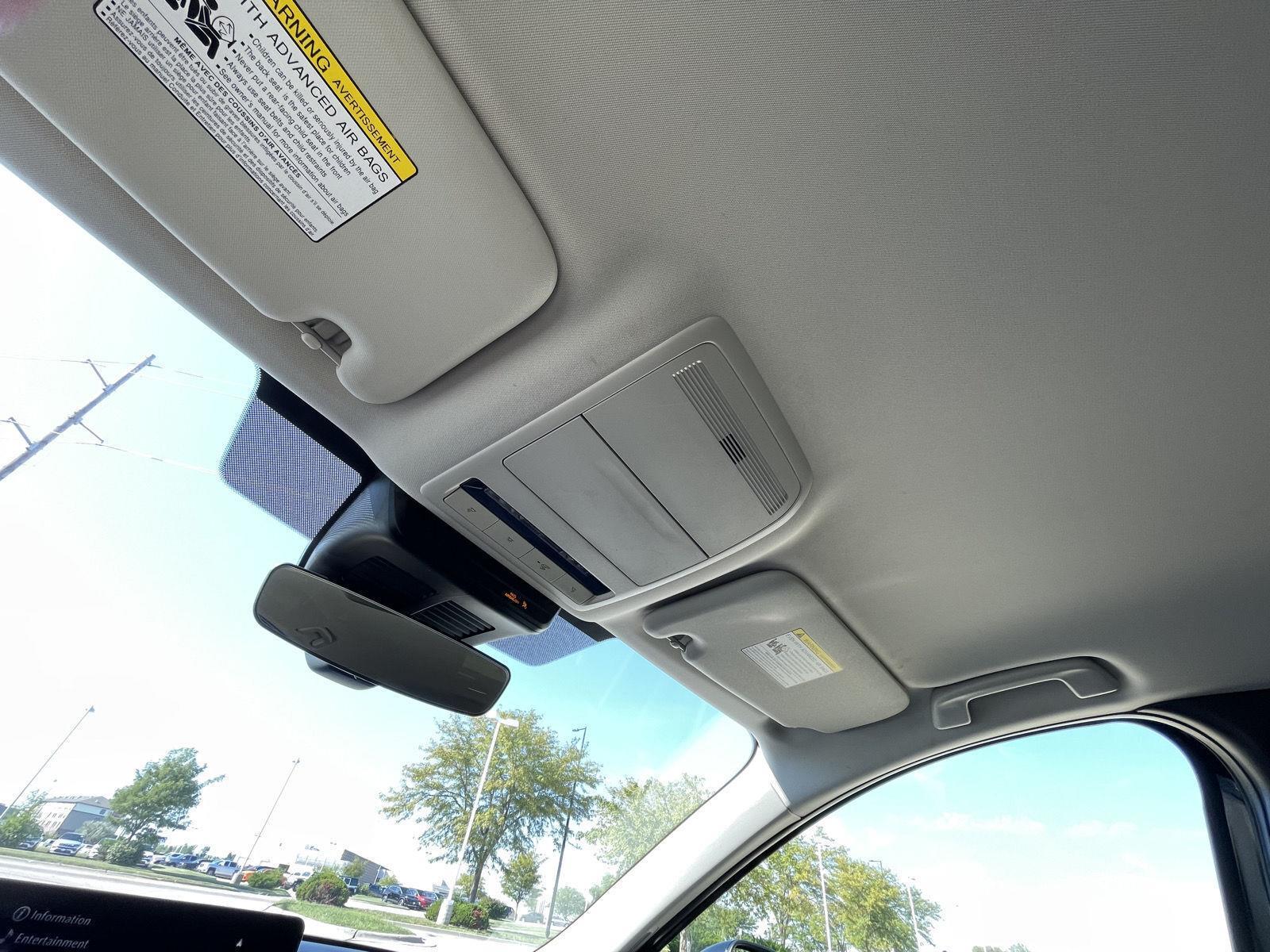 Vehicle photo 21