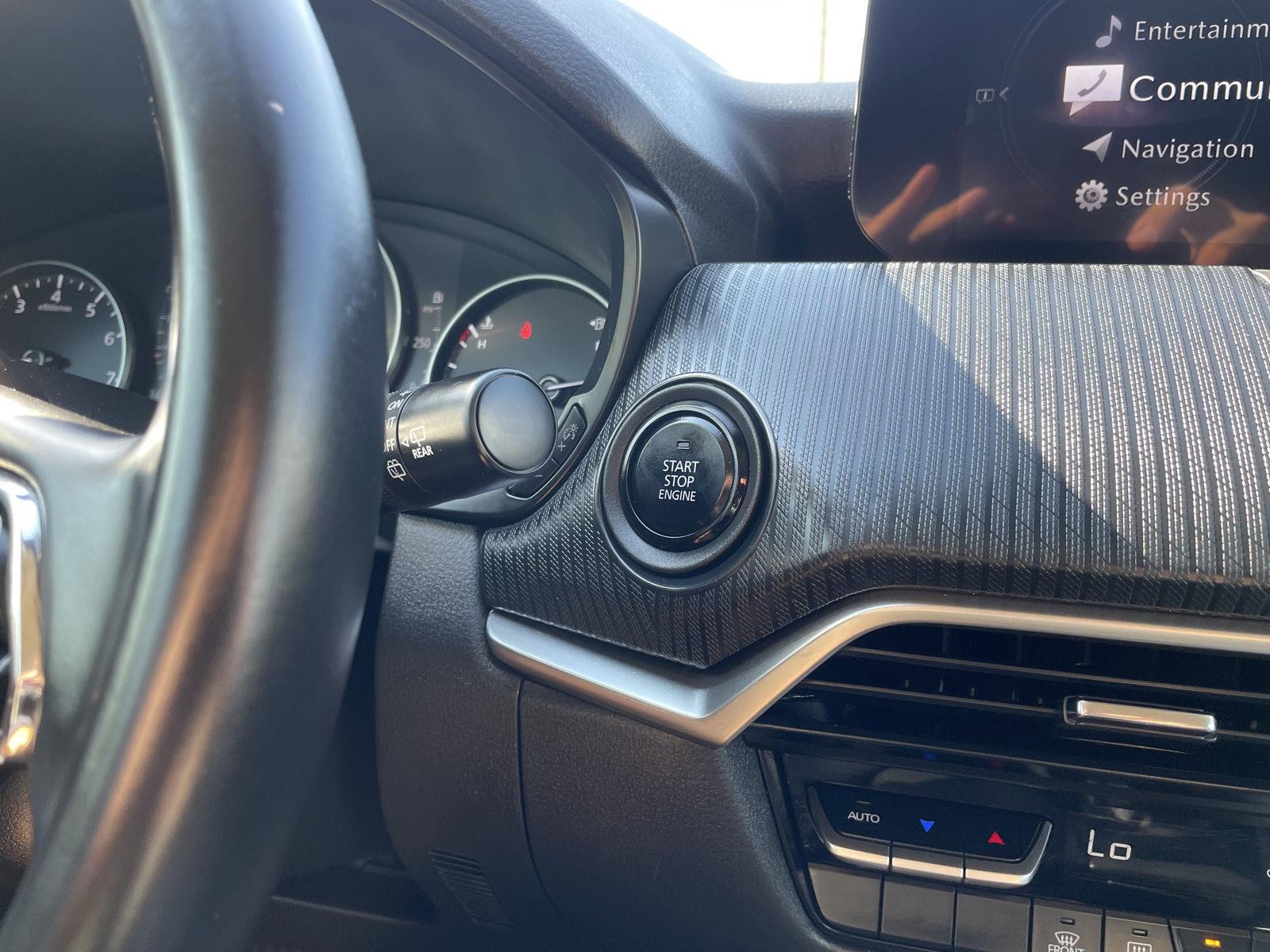 Vehicle photo 24