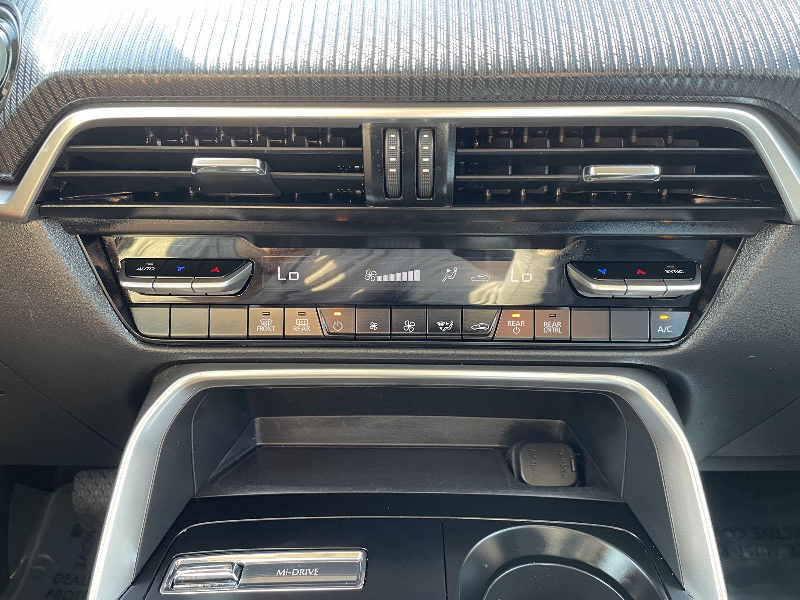 Vehicle photo 24