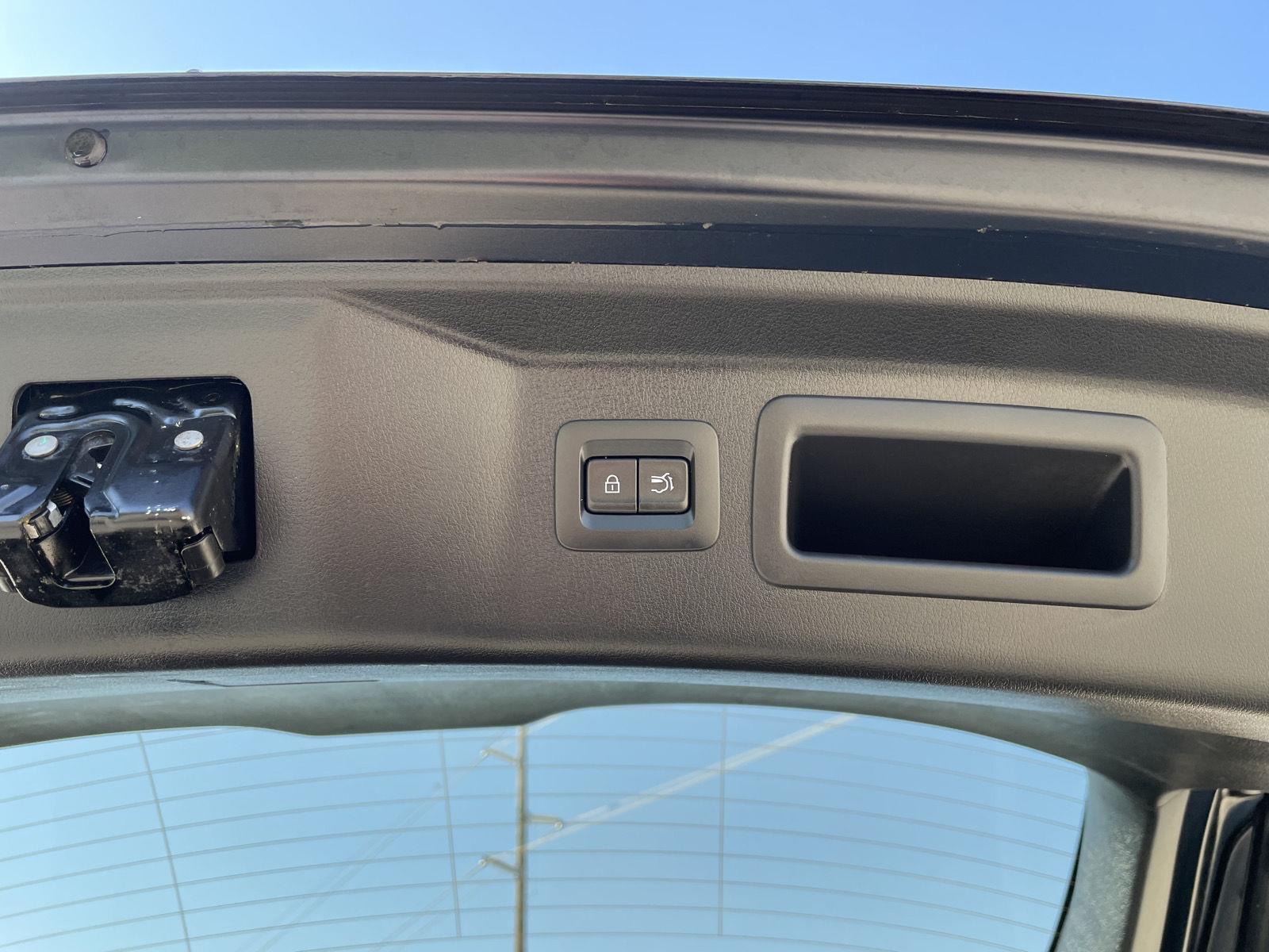 Vehicle photo 32