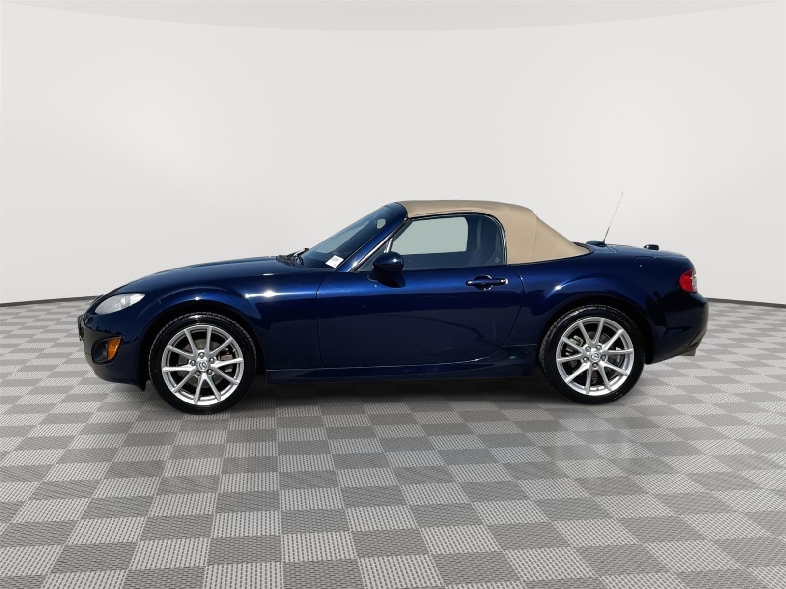 Used 2012 Mazda MX-5 Miata Grand Touring with VIN JM1NC2NF6C0222570 for sale in Kansas City