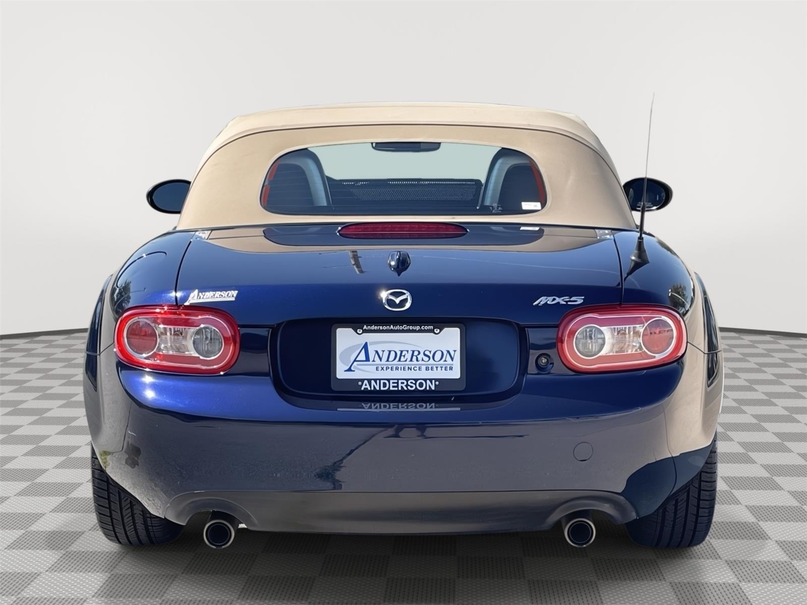 Vehicle photo 8