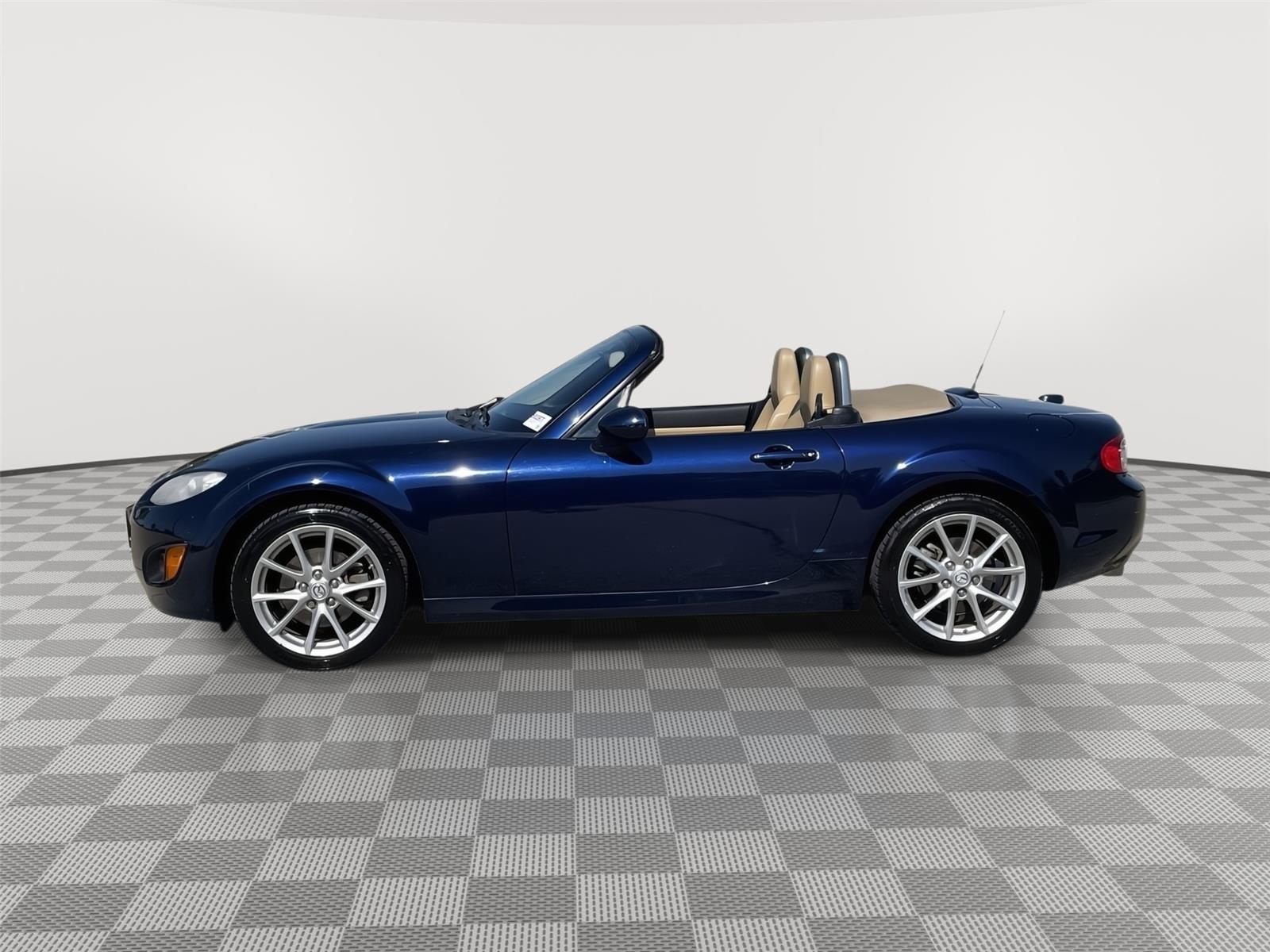 Vehicle photo 10