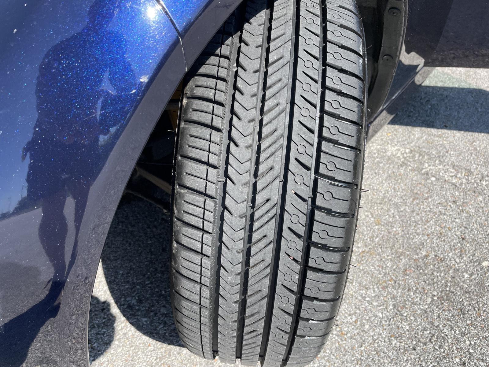 Vehicle photo 12