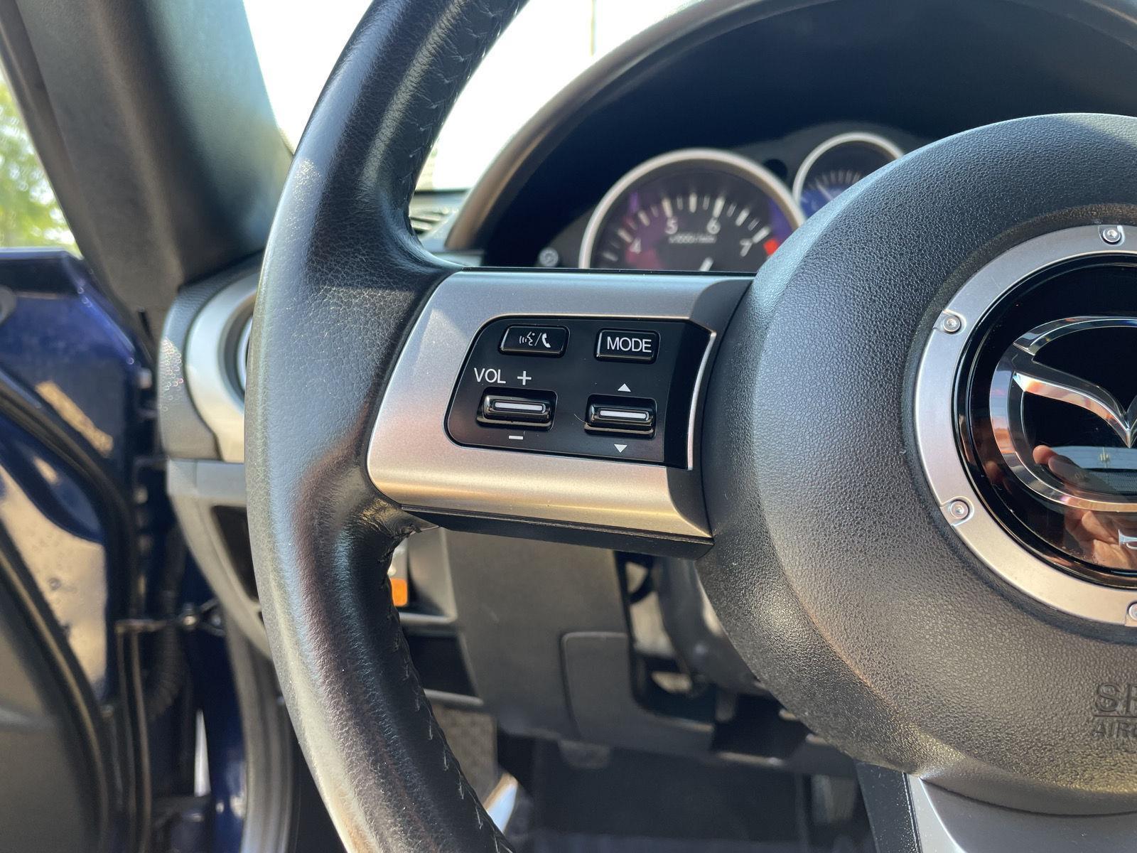 Vehicle photo 14