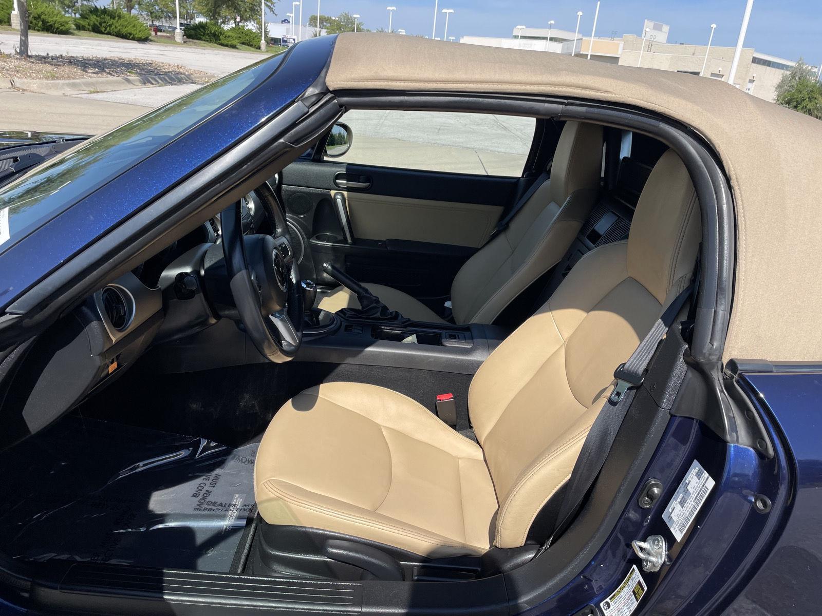 Vehicle photo 18