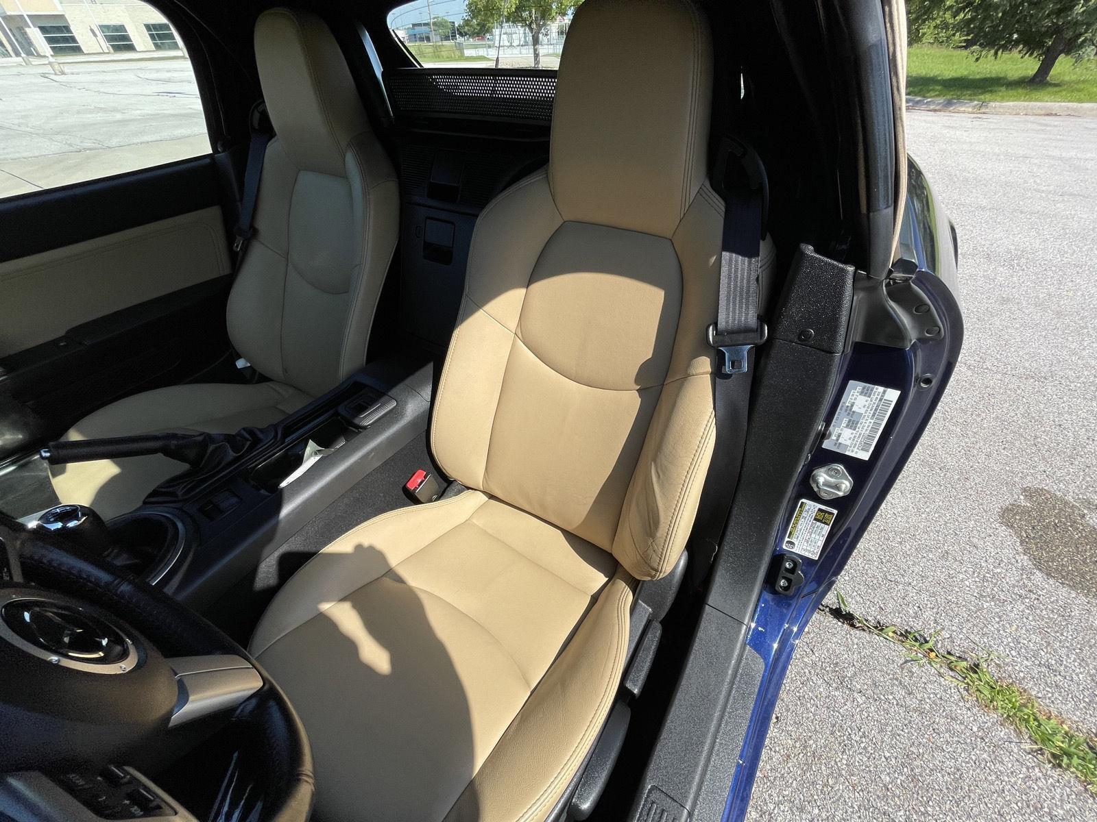 Vehicle photo 19