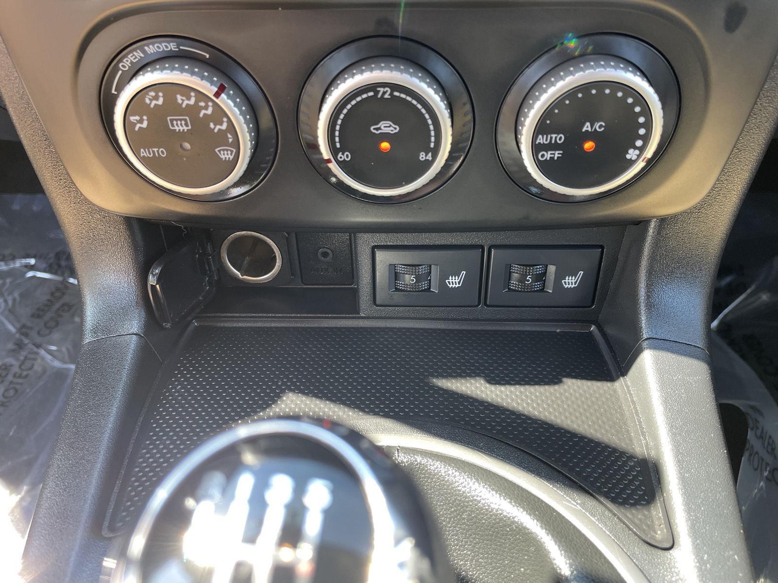 Vehicle photo 24