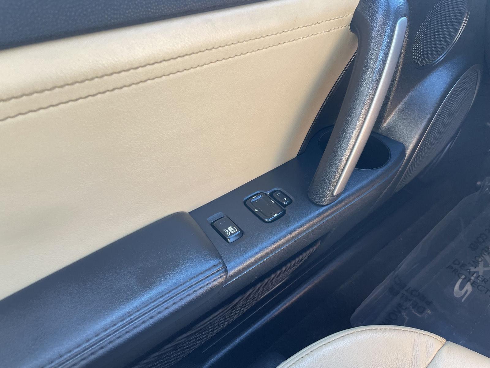Vehicle photo 25