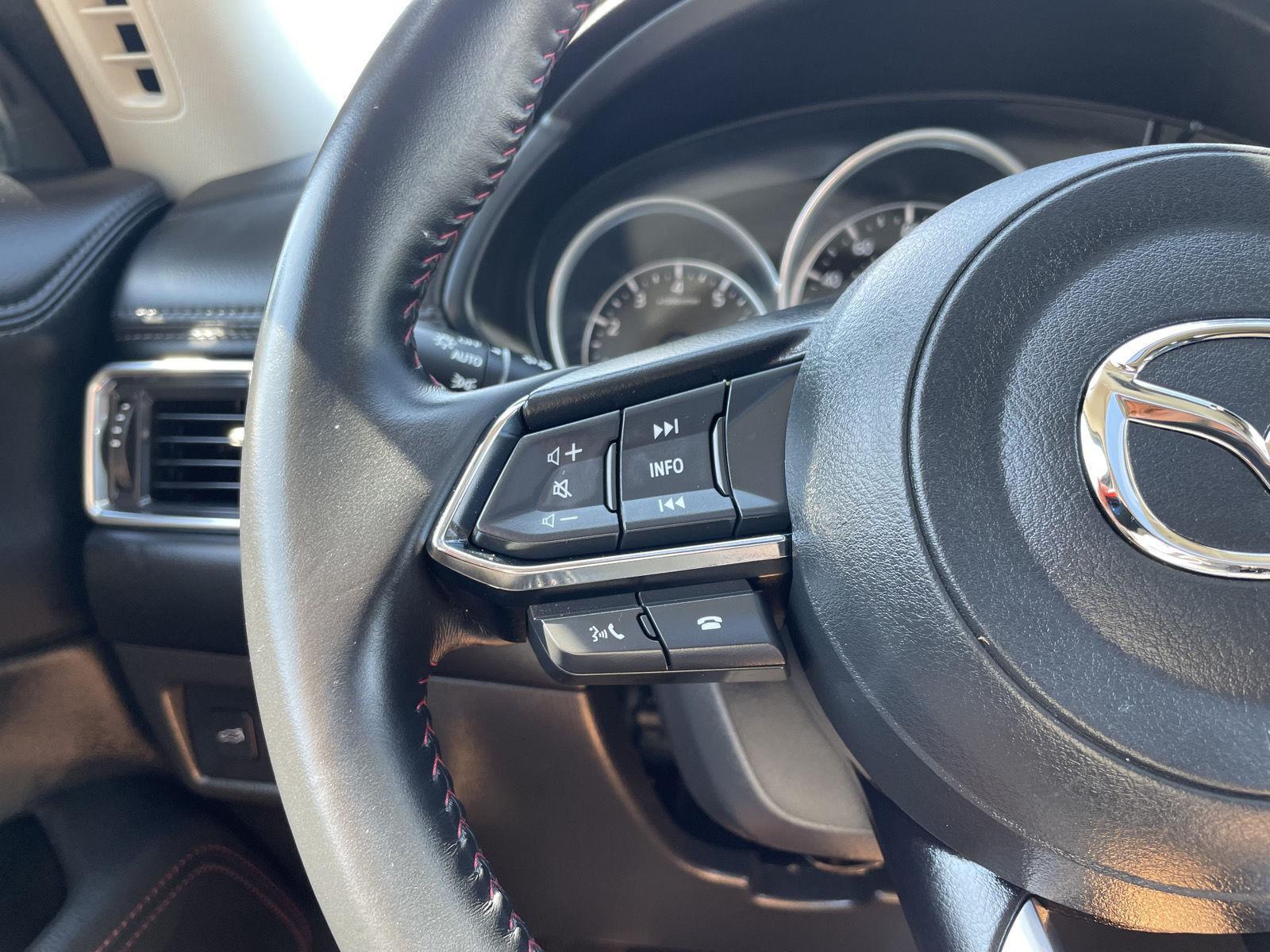 Vehicle photo 12