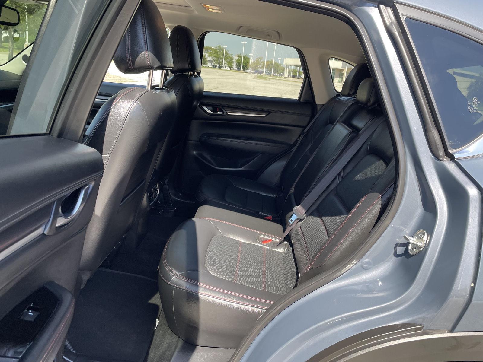 Vehicle photo 19