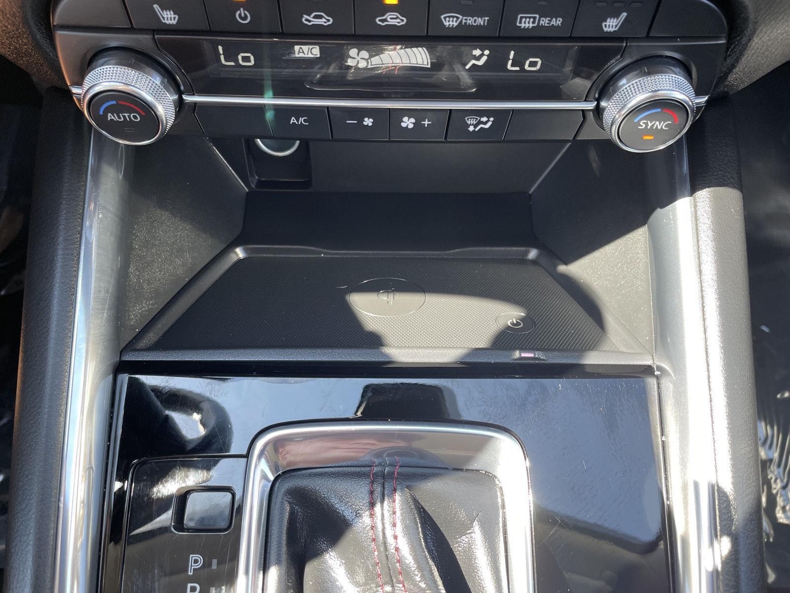 Vehicle photo 26