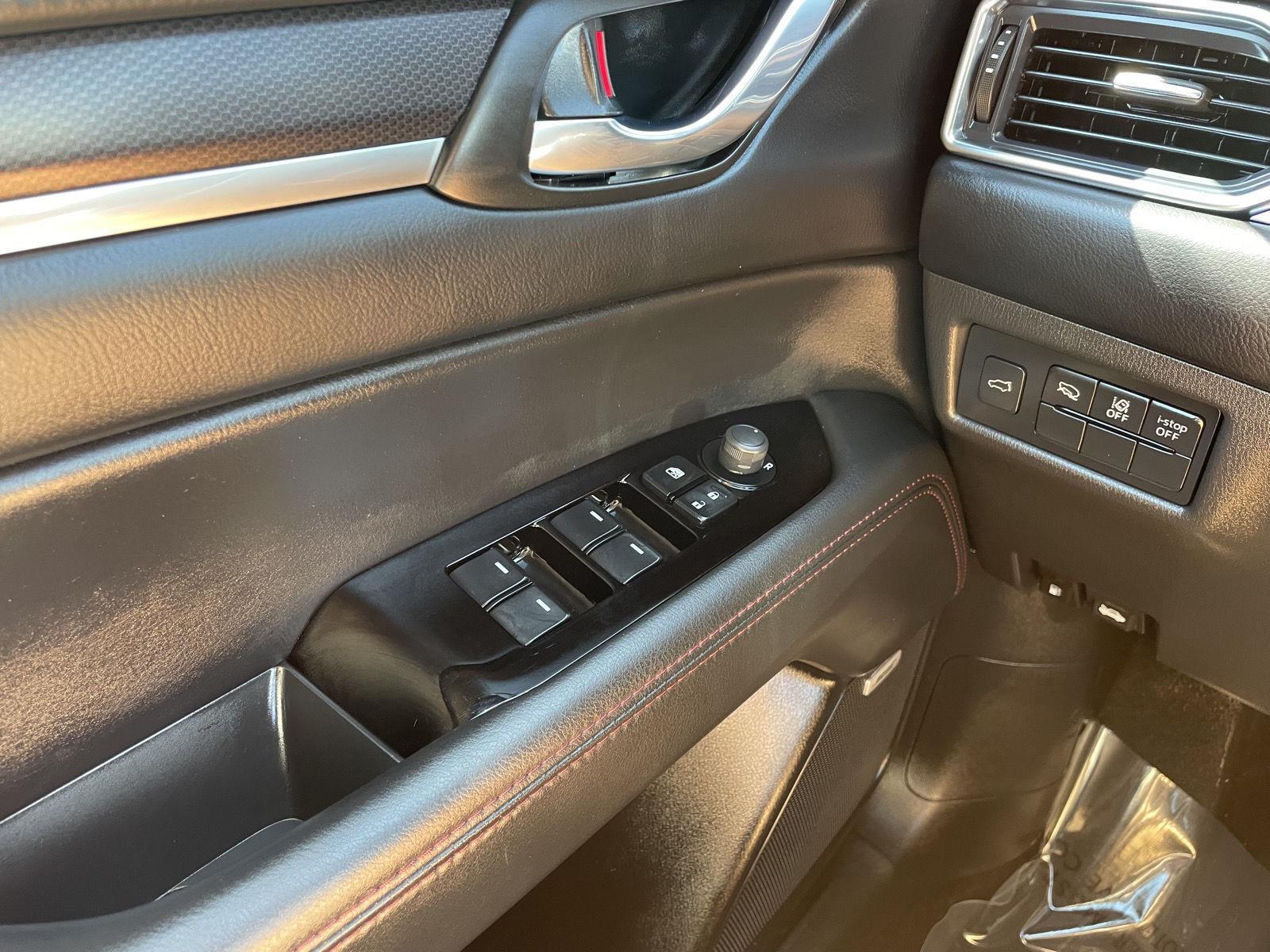 Vehicle photo 27