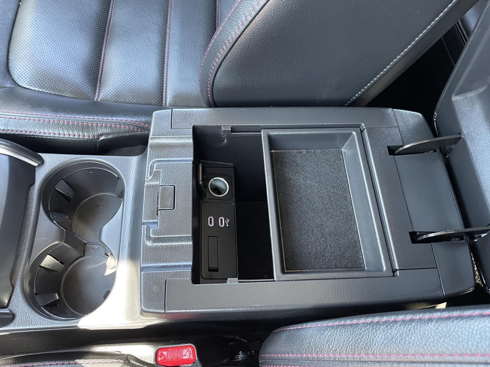 Vehicle photo 29