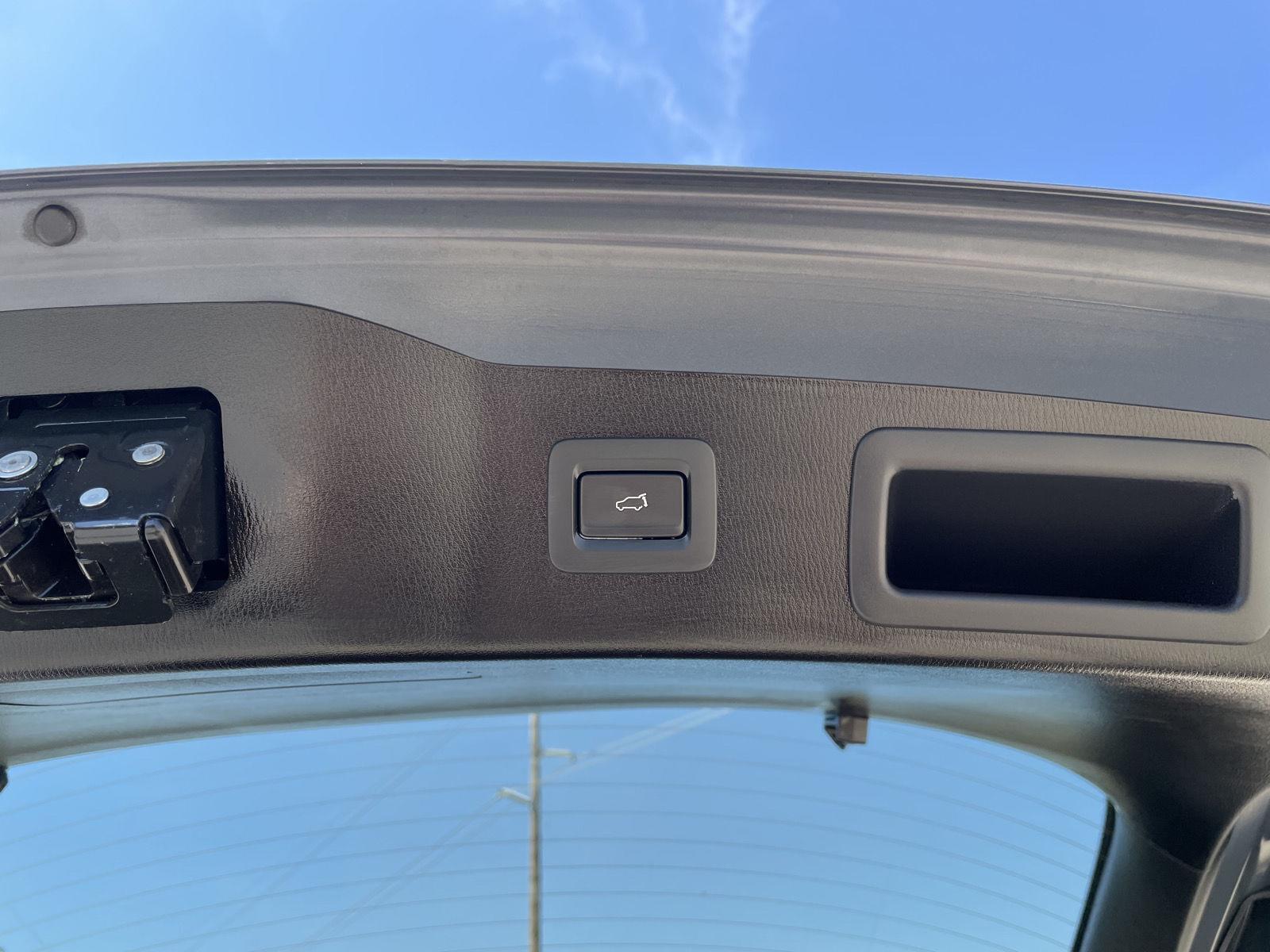 Vehicle photo 34