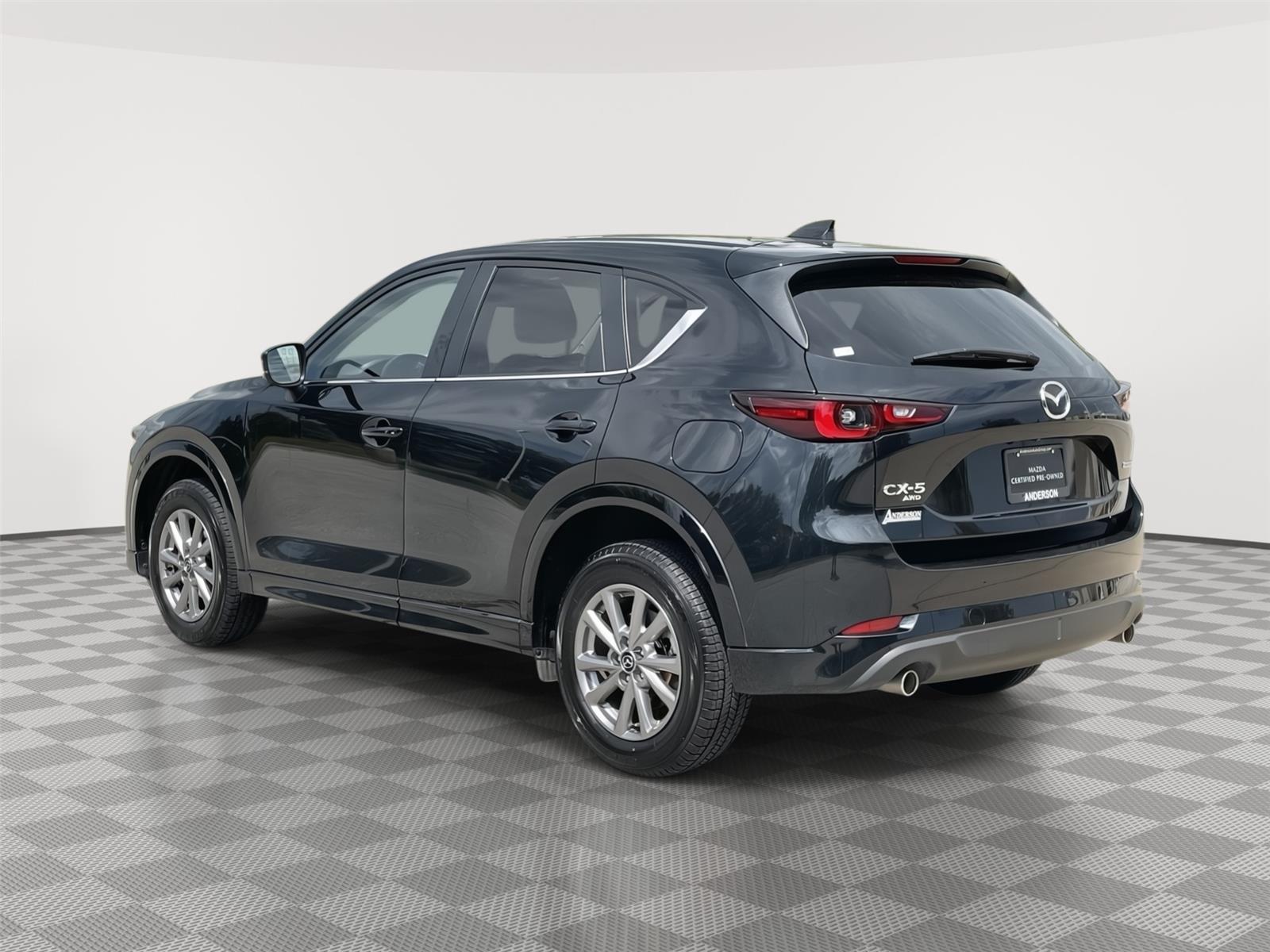Vehicle photo 9