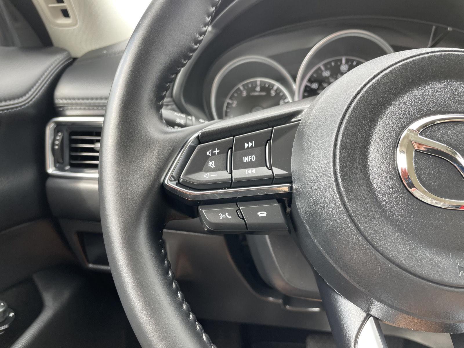 Vehicle photo 12