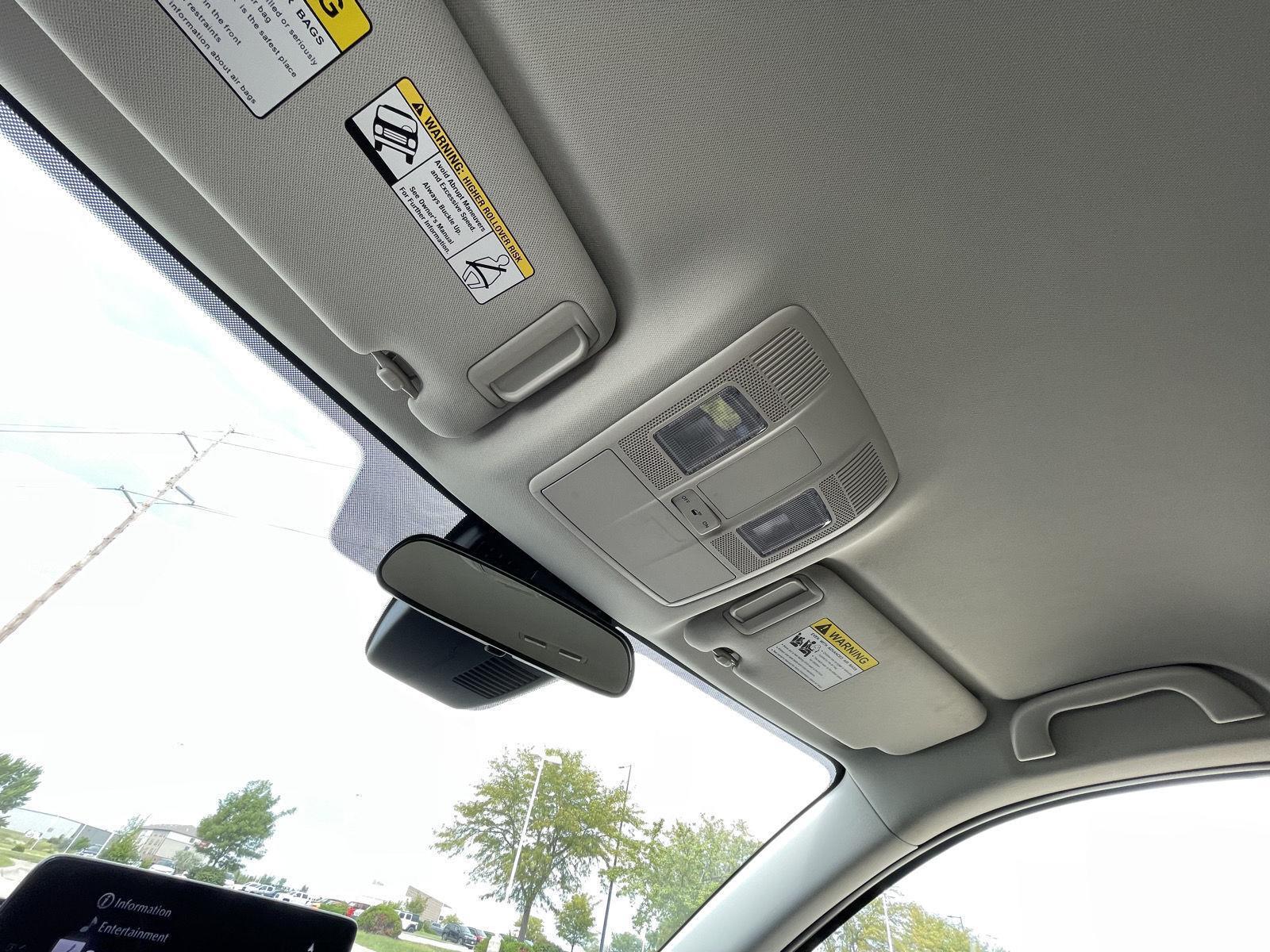 Vehicle photo 20
