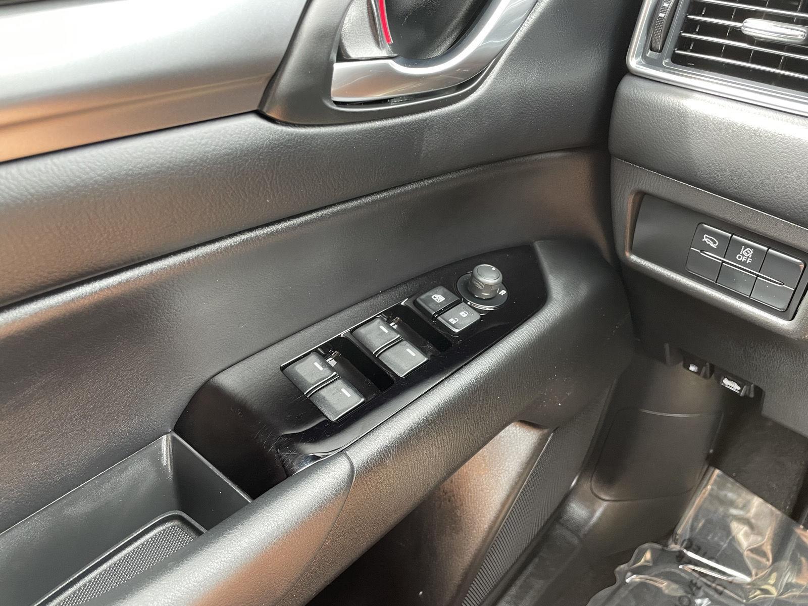 Vehicle photo 26